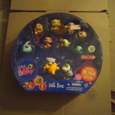 Littlest Pet Shop hat box exclusive Target with 12 Pets Hasbro