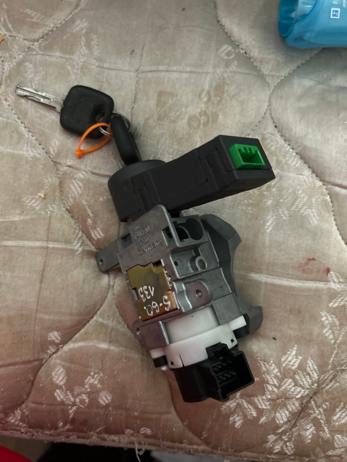 Volvo ignition 2002 S40 automatic with programmed key
