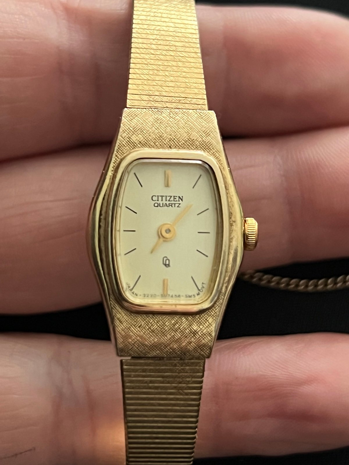 Vintage Citizen Quartz women’s petite watch