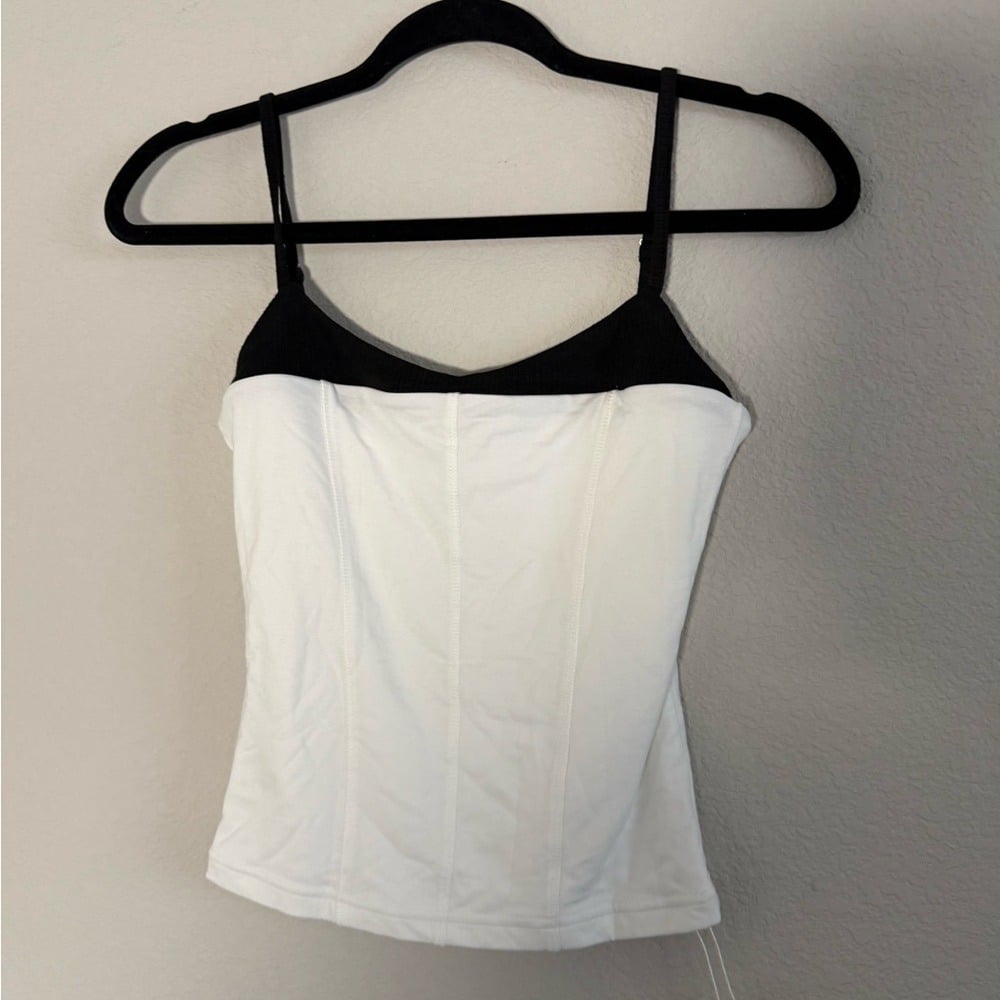 OGL spotlight cami NWT Black and White Top Sz XS 1371
