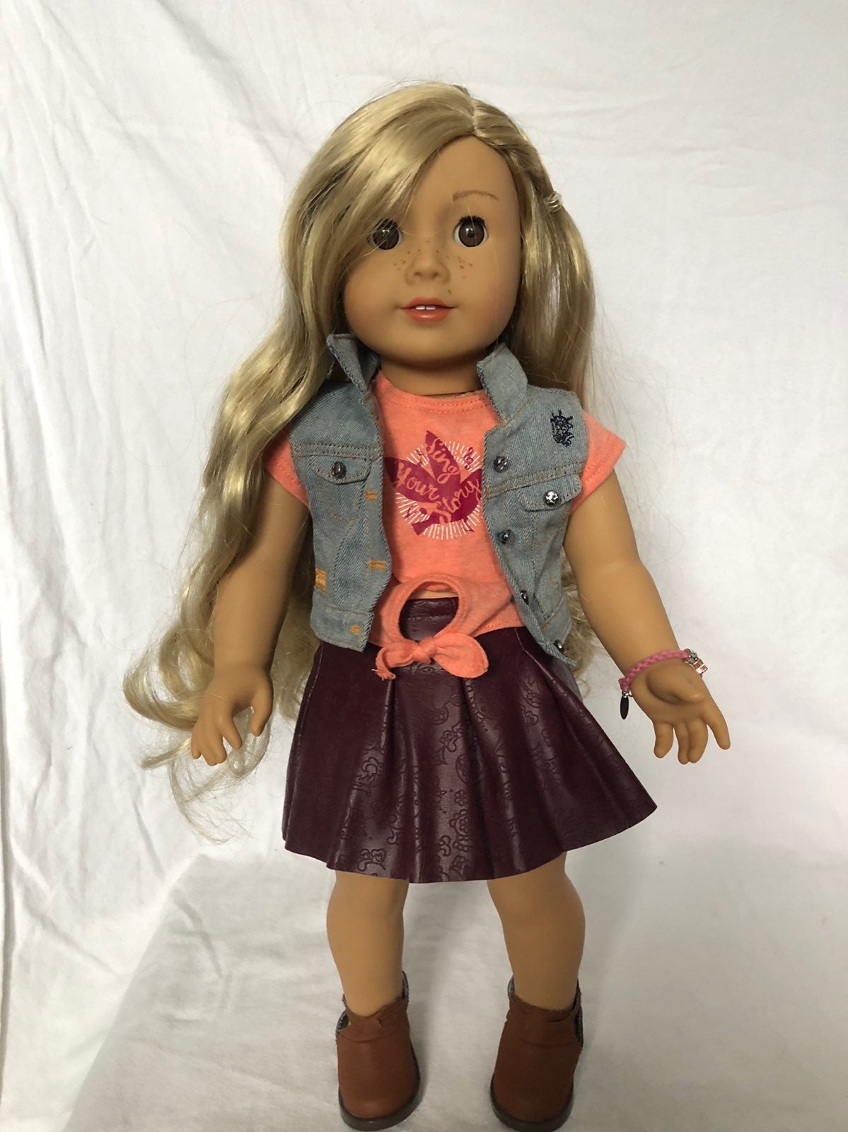 American Girl Doll w/ accessories+outfit