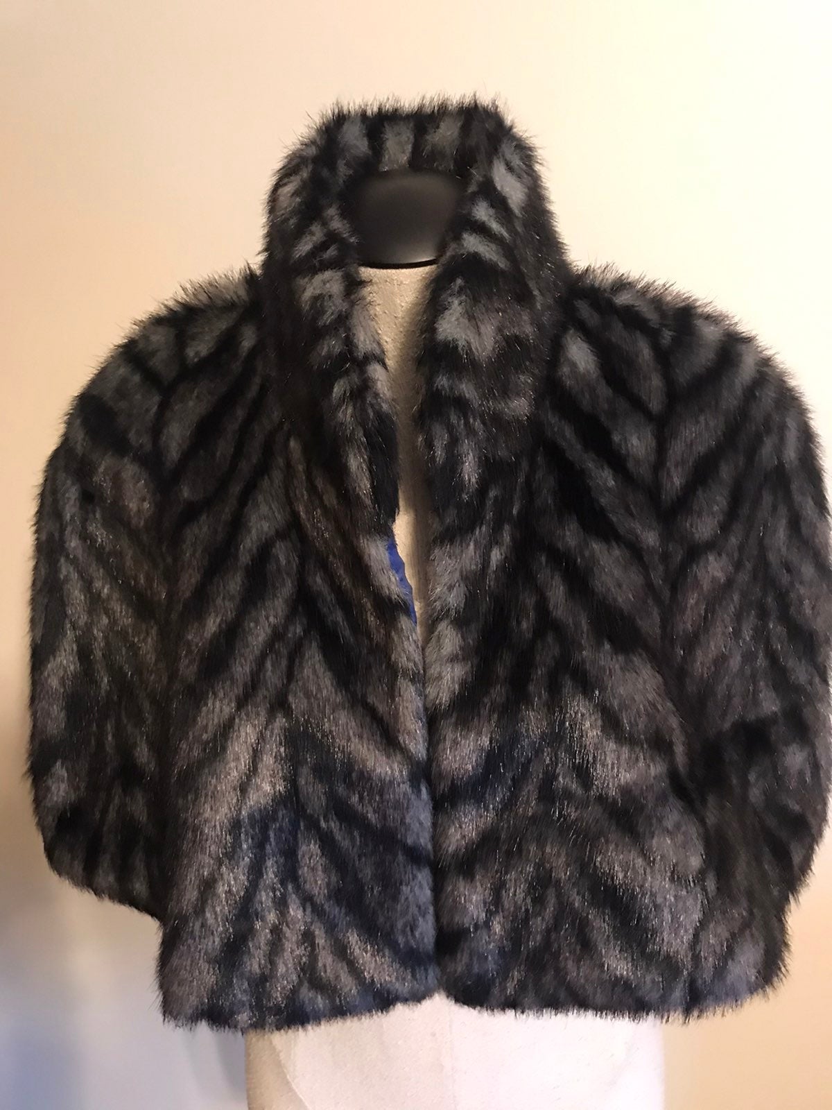 Express faux fur cape