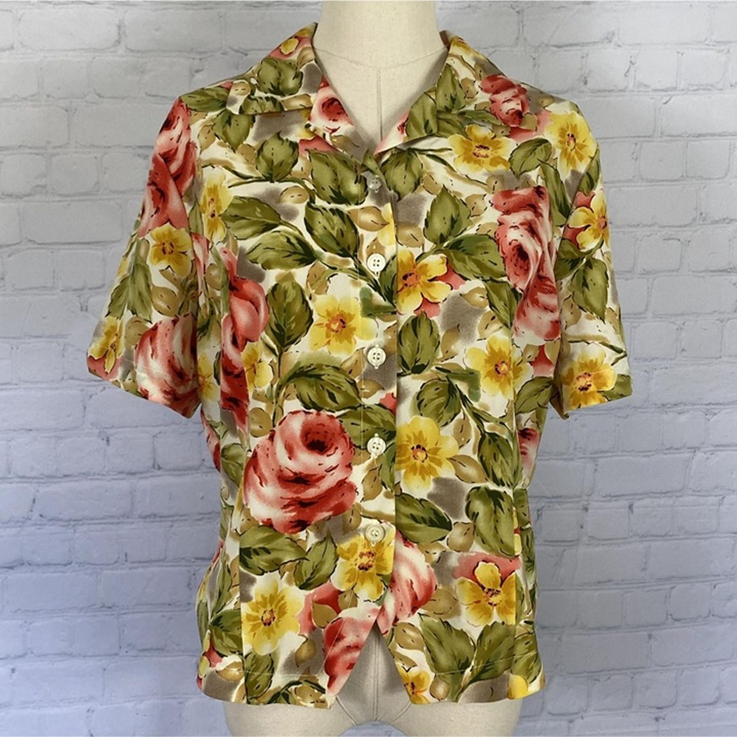 Vintage Green Red Yellow Floral Print Collared Short Sleeve Button Up Blouse