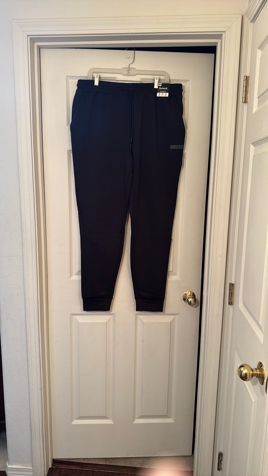 Hurley Men’s Black Jogger Pants with Elastic and drawstring waist. XL NWT!
