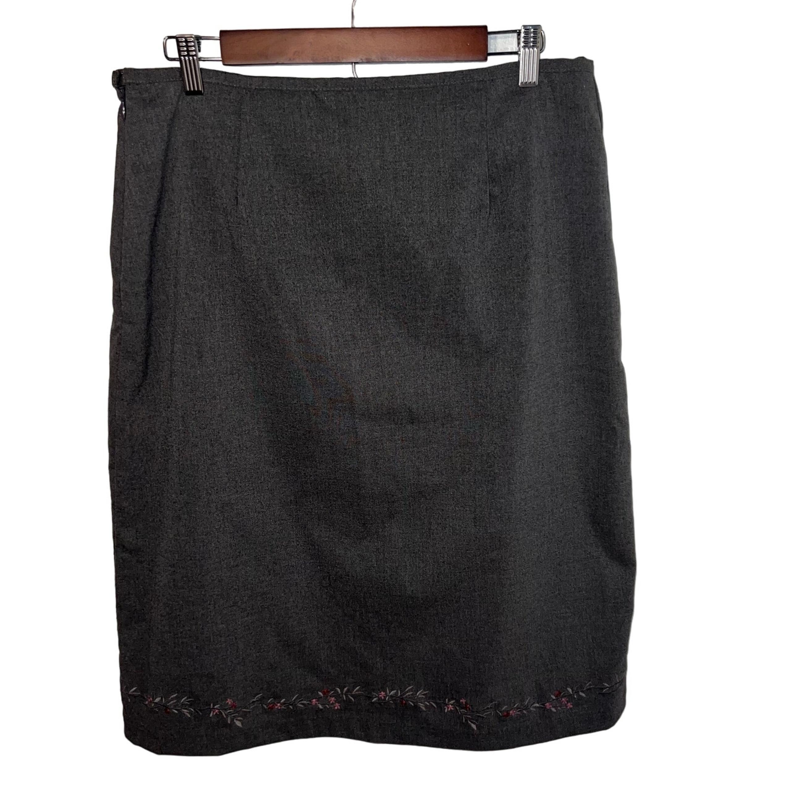Gap size 14 Vintage academia gray A-line embroidered hem lined Y2K skirt. ￼