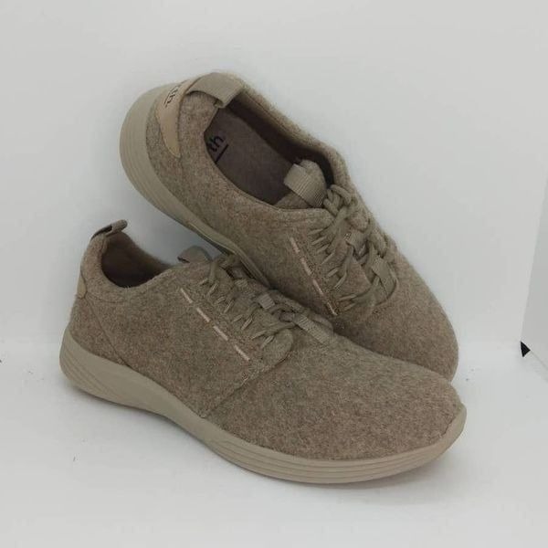 Earth Scenic Quartz Women's Pre-owned Taupe Nubuck Walking Sneakers - sz. 7 1/2M