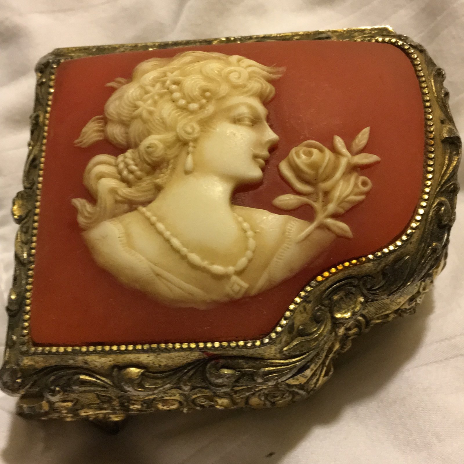 Vintage Cameo music box