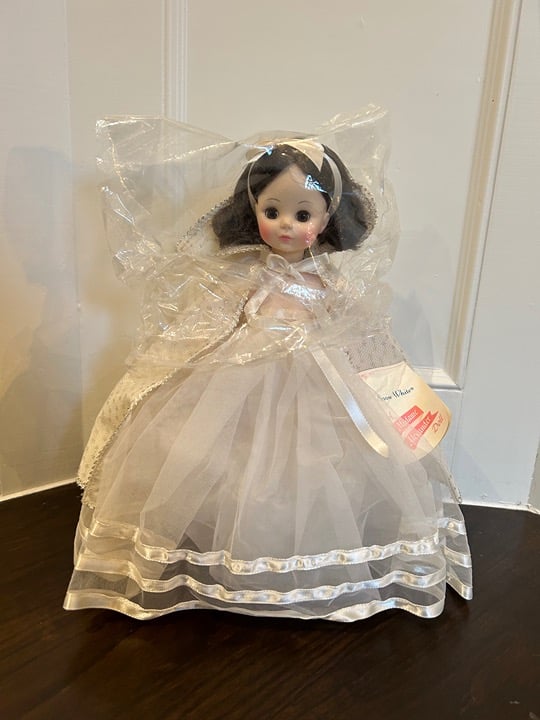 Madame Alexander Doll Snow White 1555