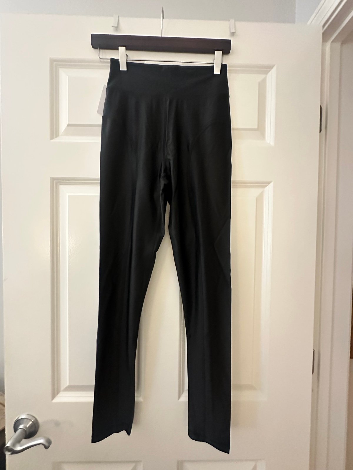 NWT Aritzia Wilfred Corrigan Legging Pant; Size S in black; brand new with tags