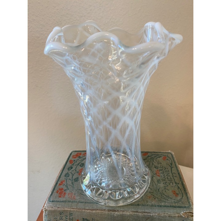 Vintage Jefferson diamond and thumb print opalescent vase
