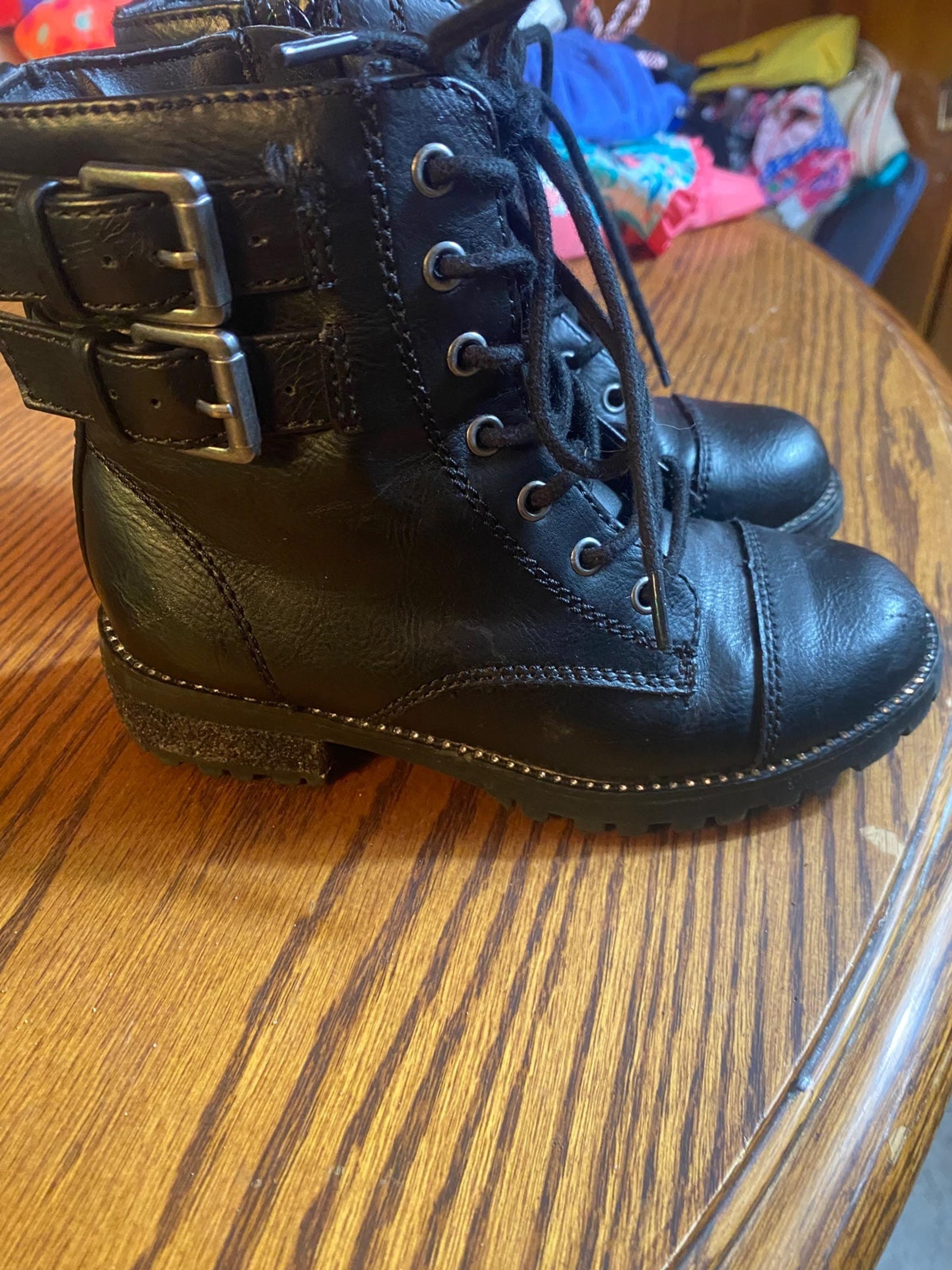 So girls Boots size 12