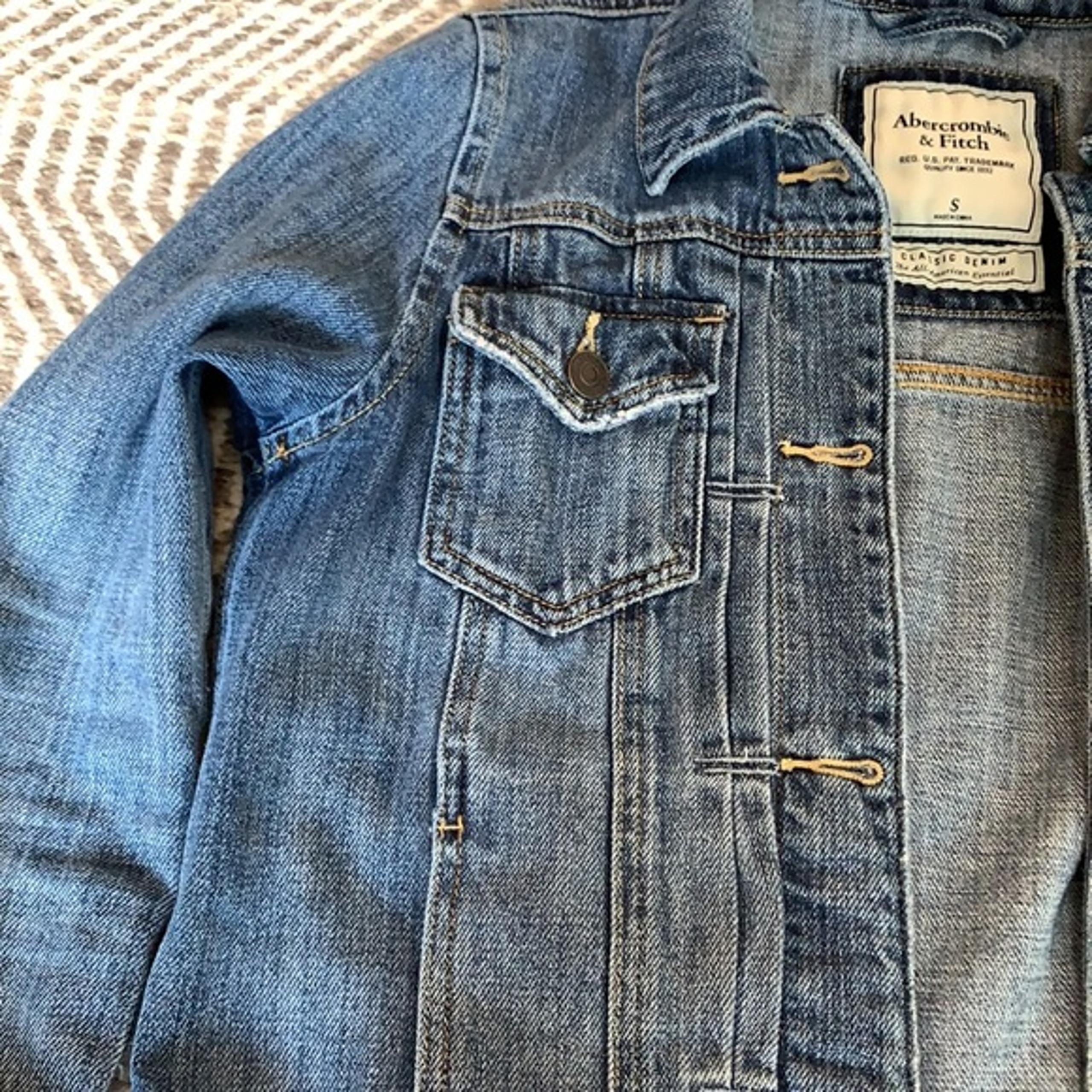 Abercrombie & Fitch jean jacket