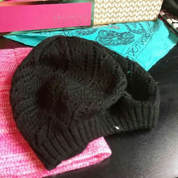 BLACK BEANIE NEVER BEEN WORN