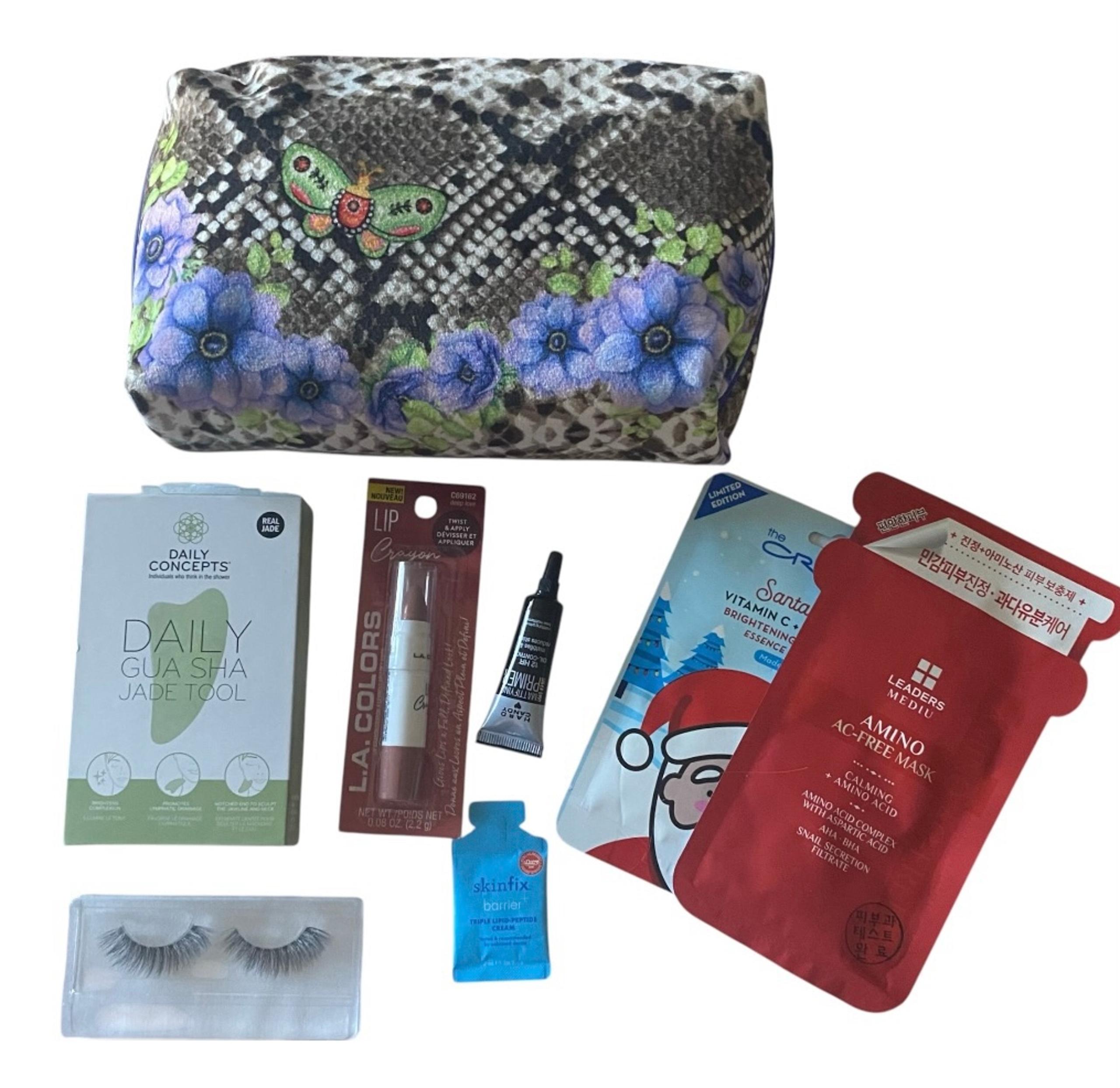 NWT-WOMENS 8 PIECE BEAUTY BUNDLE
Estee Lauder-snake skin print cosmetic bag, mea