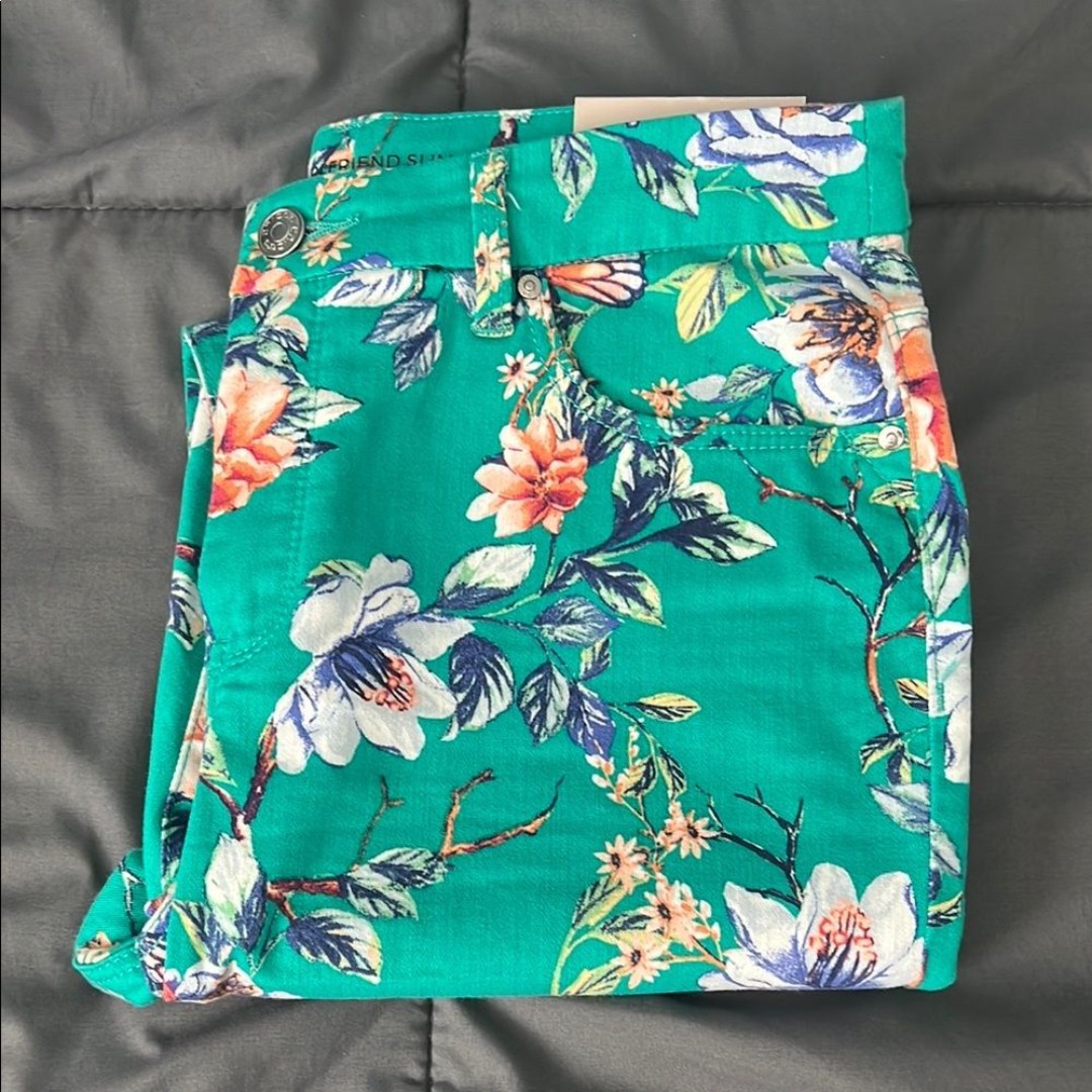Chico’s So Slimming Girlfriend Slim Leg Floral Jean Size 6 Tall NWT