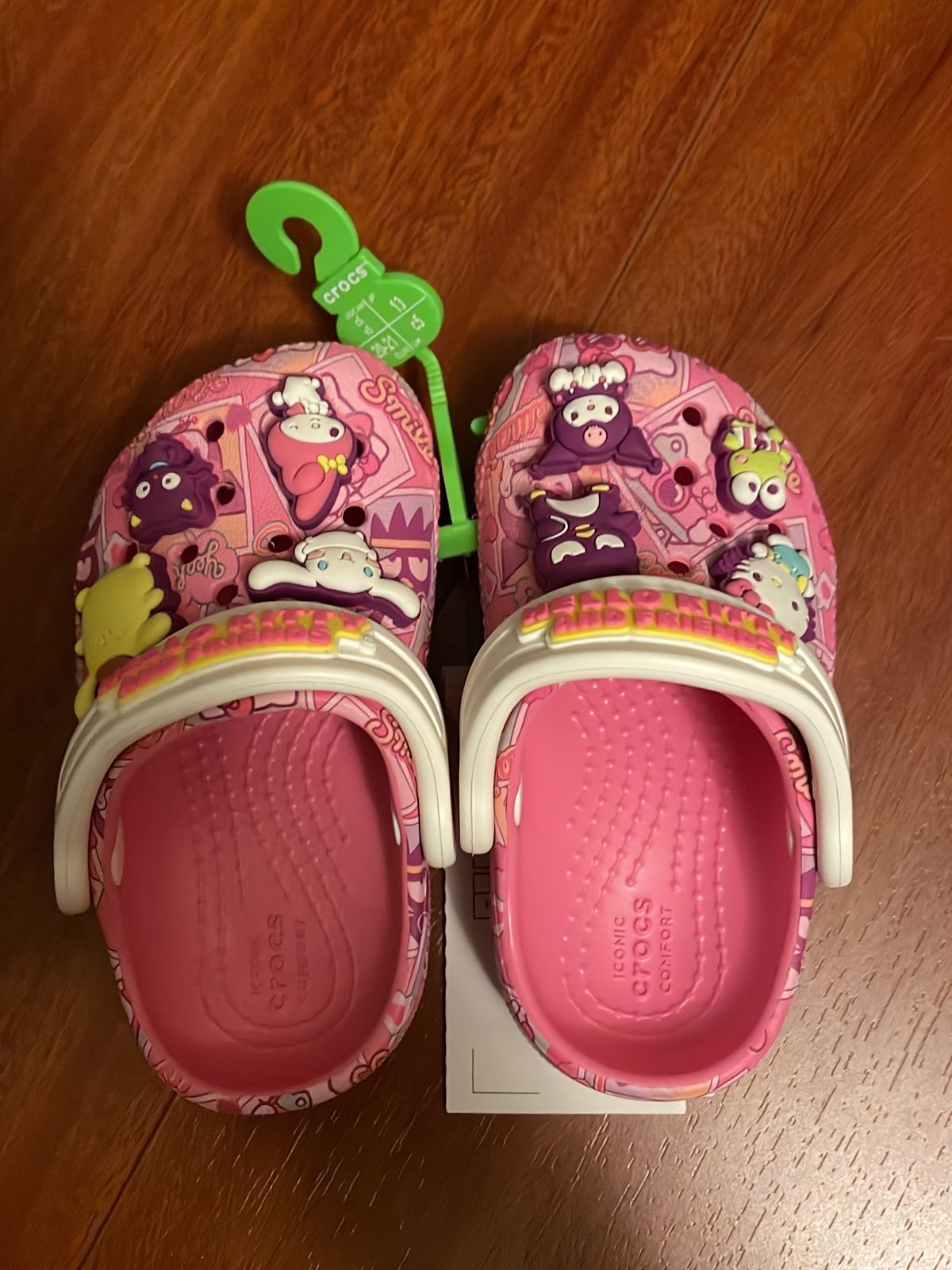 HELLO KITTY CROCS