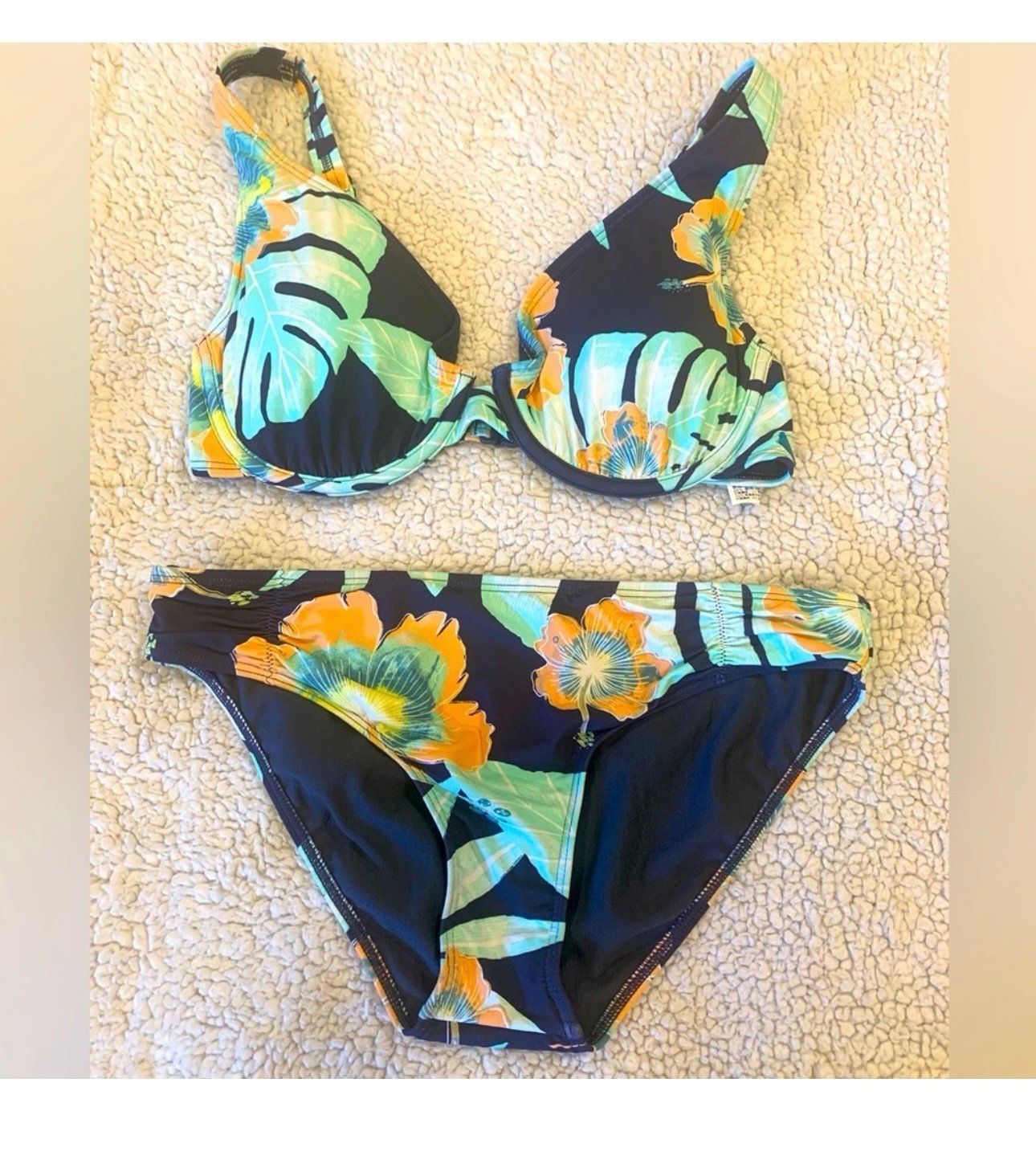 NWT Roxy Tropical Print Bikini-Full Coverage with Underwire Bra (Size small)