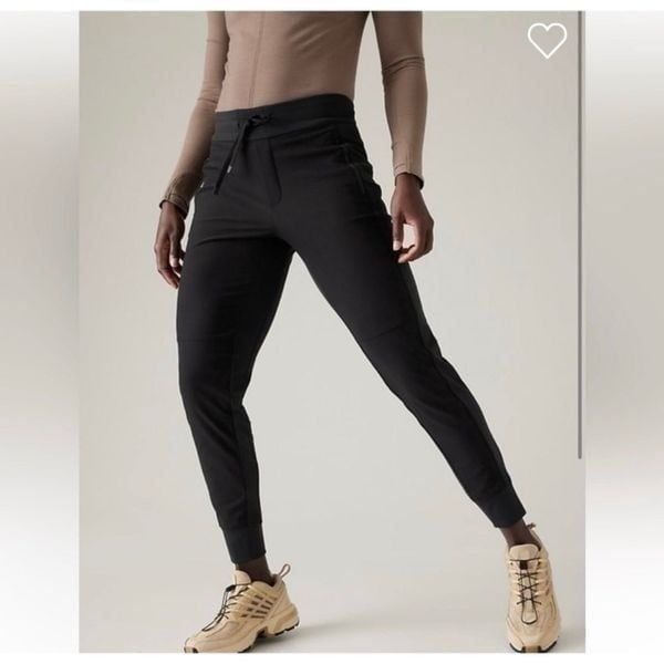 Athleta Headlands Hybrid Trek Jogger Size 4