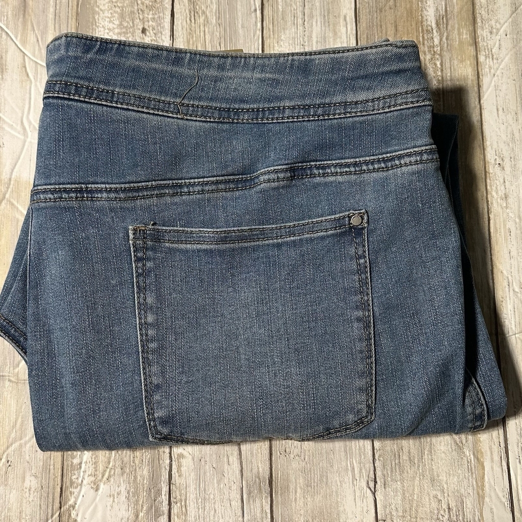 NWT Chico's Perfect Stretch Pull On Girlfriend Ankle Denim Jeans. Size 3(U.S.16)