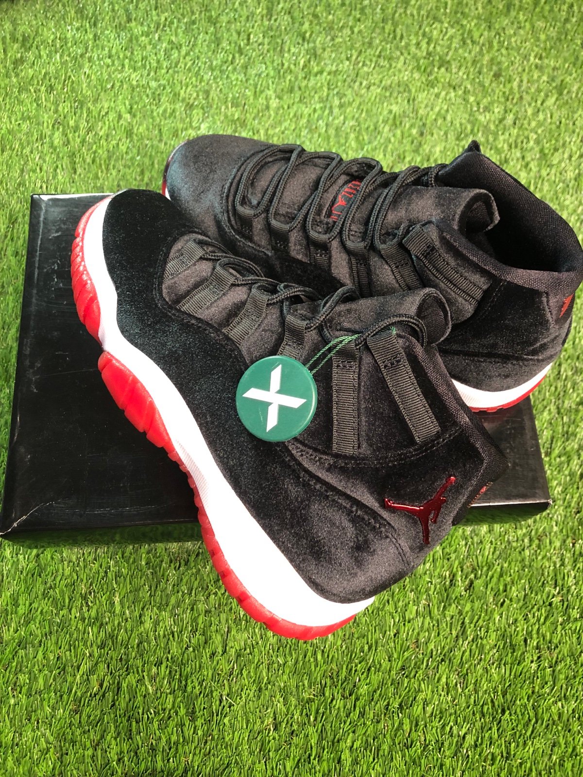 Air Jordan 11 Retro Bred Velvet Women’s Size 8 (SKU: DB5457-061) **NEW**