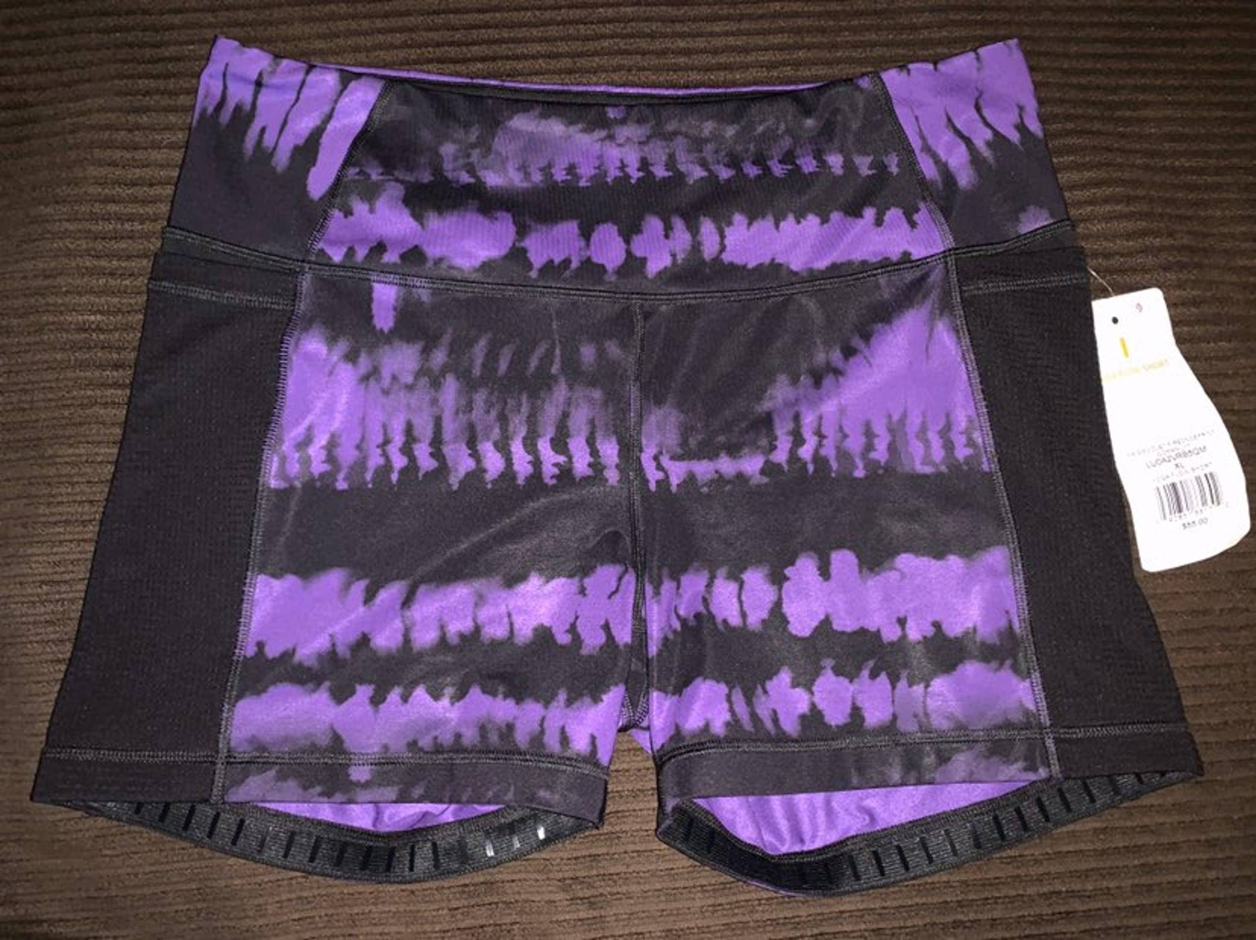 Lucy activewear yoga flow short size XL