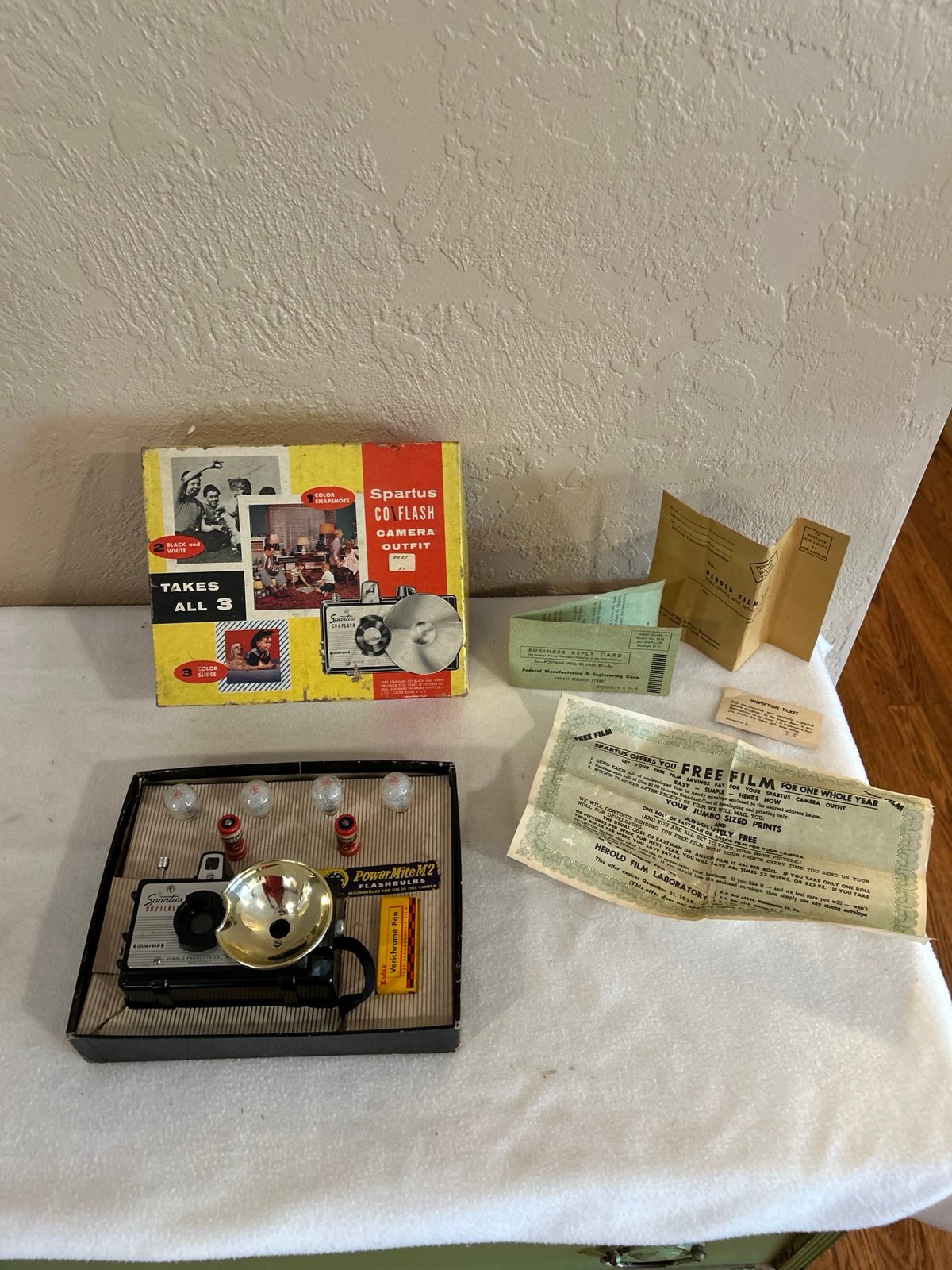 Vintage 1957 Spartus Co/Flash Camera Outfit