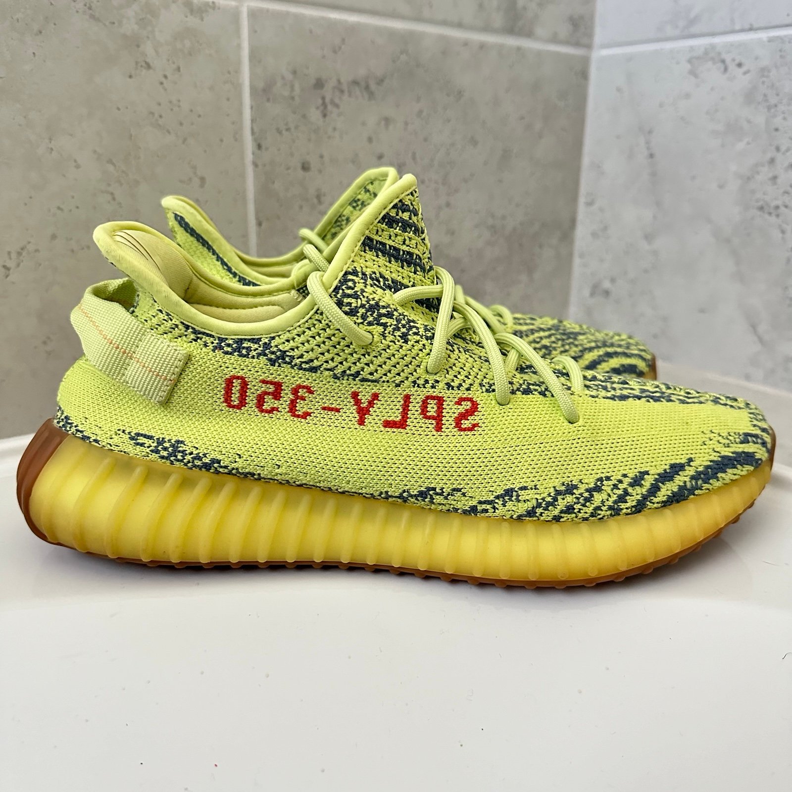 adidas Yeezy Boost 350 V2 Size 11.5 Men
