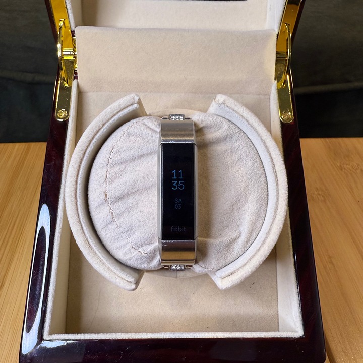 FitBit Alta HR Smart Band Activity Tracker + Heart Rate Monitor, Steel Bracelet