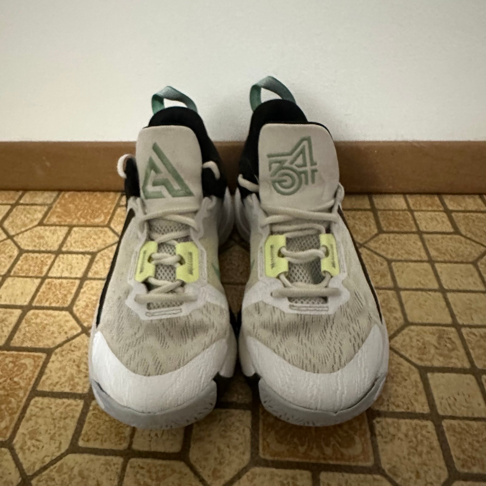 NIKE Mens Giannis Immortality Basketball Shoes Sz 7.5 White Sneakers CZ4099-100