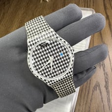 NEW✅ LIMITED✅ Swatch CHICKEN RUN White Black Print Silicone Watch SUOW138