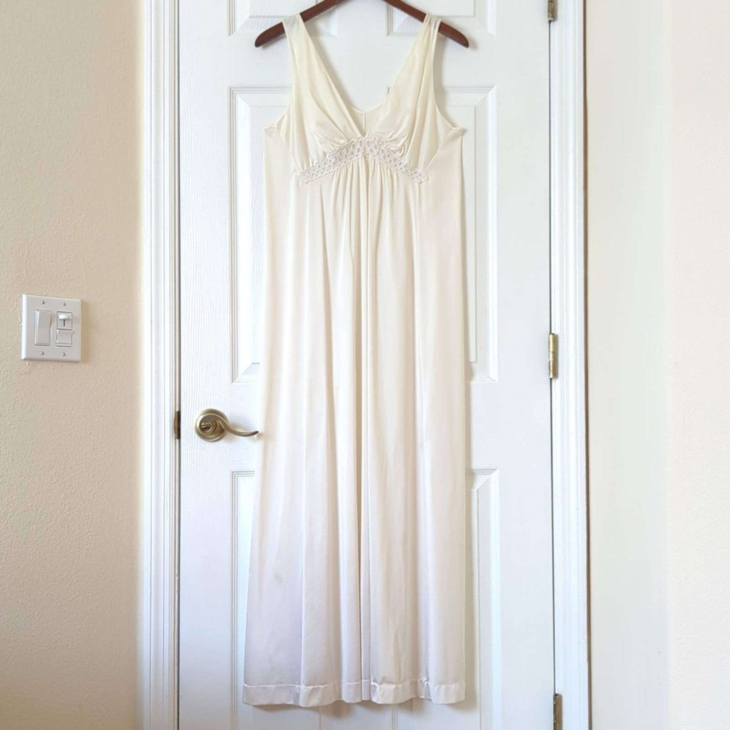 70's Vintage Silky V-neck Sleeveless Midi Slip Dress Ivory 32 Medium - Vanity Fair