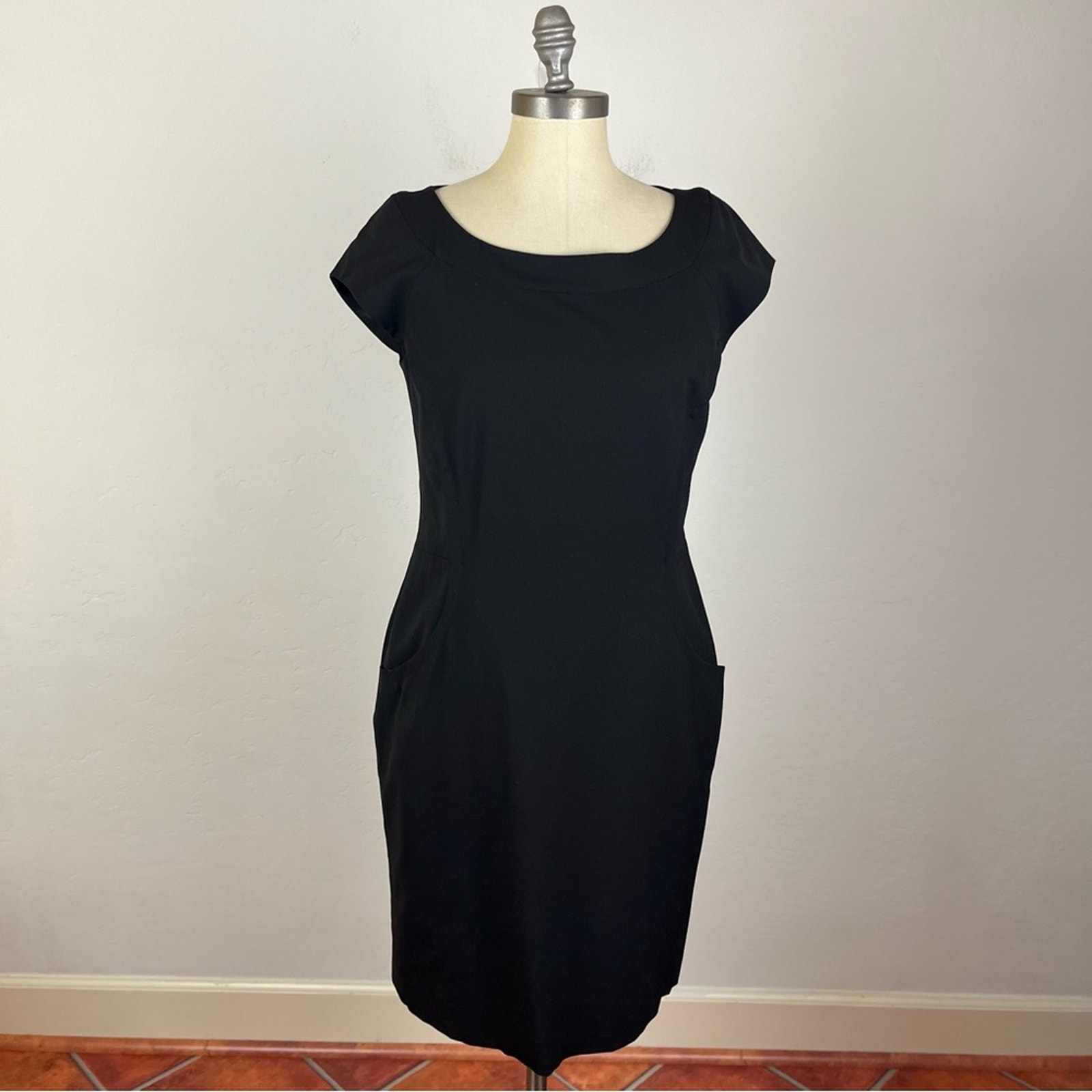 Lafayette 148 New York Black Capped Sleeve Sheath Dress Size 8