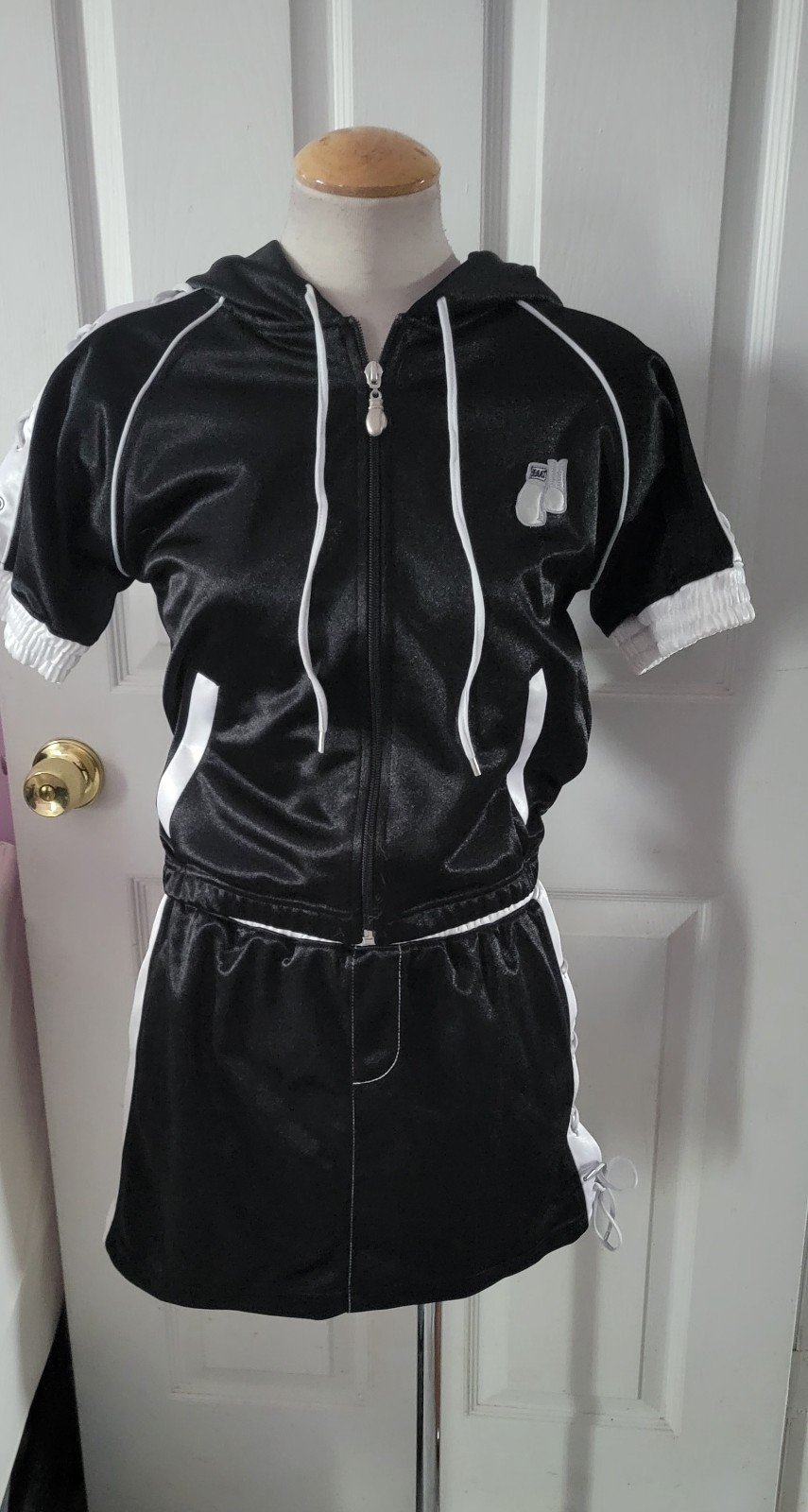 Everlast 2 pc suit .Jacket Small,skirt Xsmall