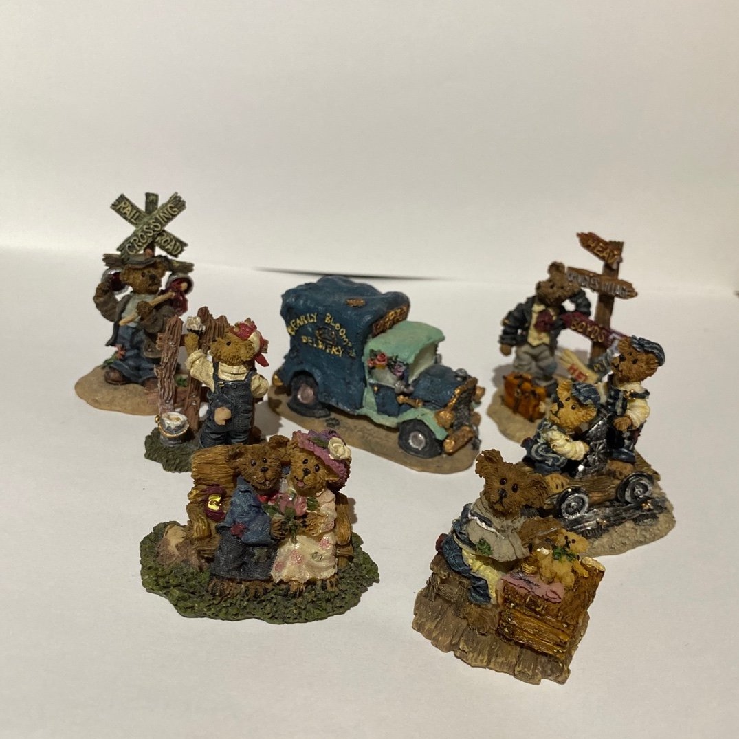 Vintage Boyds Town Village Figurines
