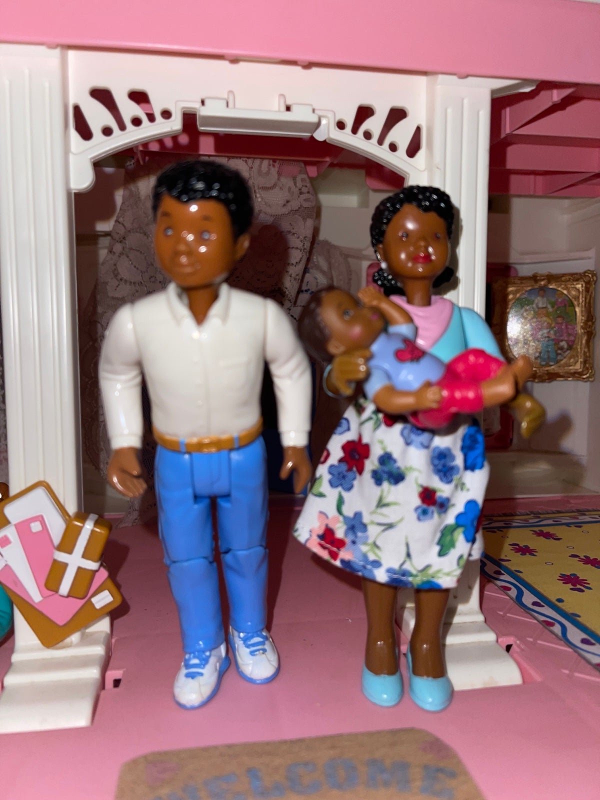 Loving family dream dollhouse set African American mom rare! skirt dollhouse