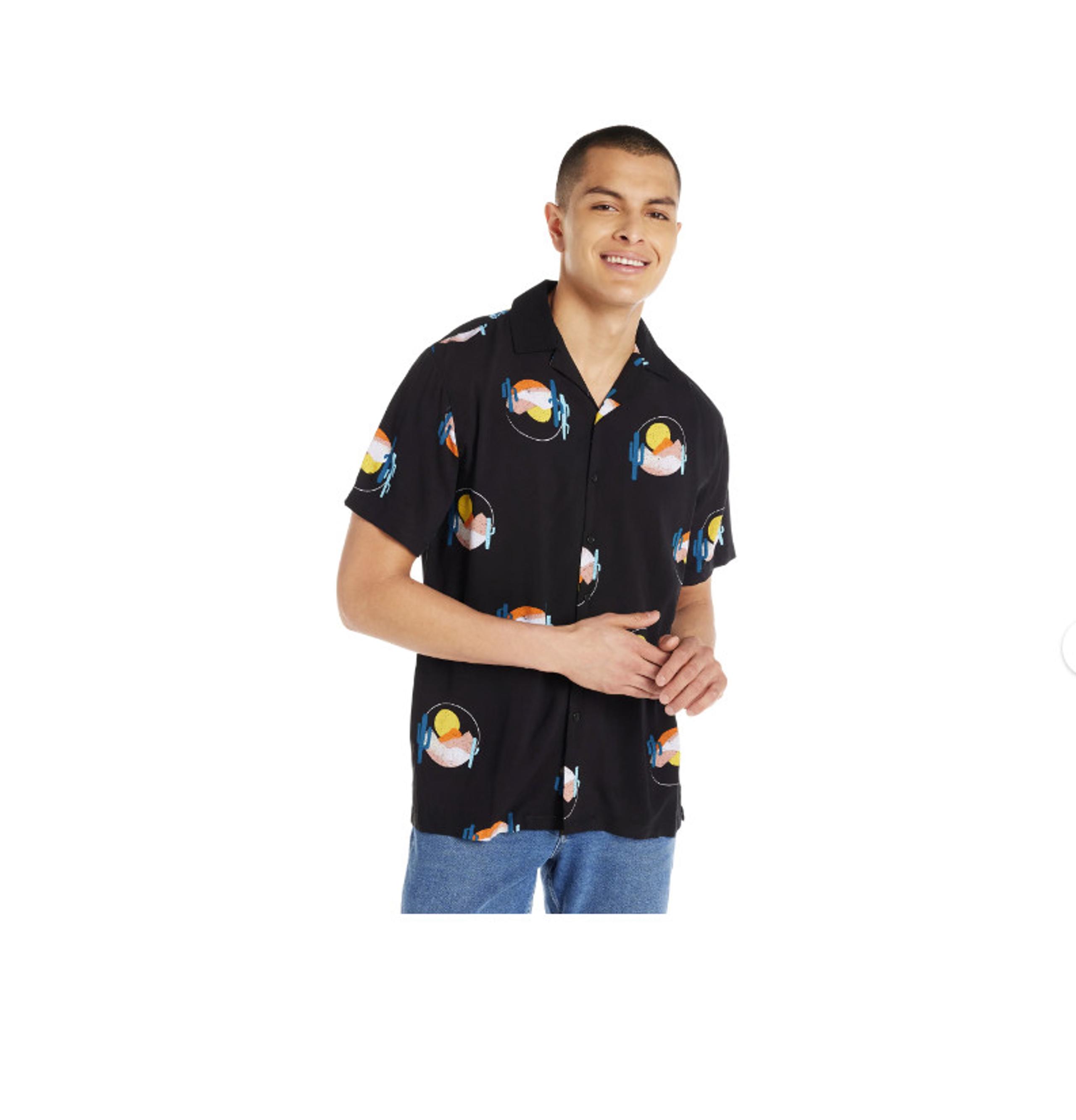 No Boundaries Men's Print Button Up Shirt with Short Sleeves (2XL)