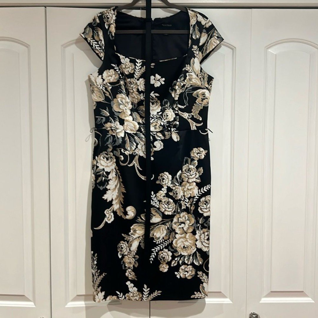 White House Black Market floral dress size 14 like new