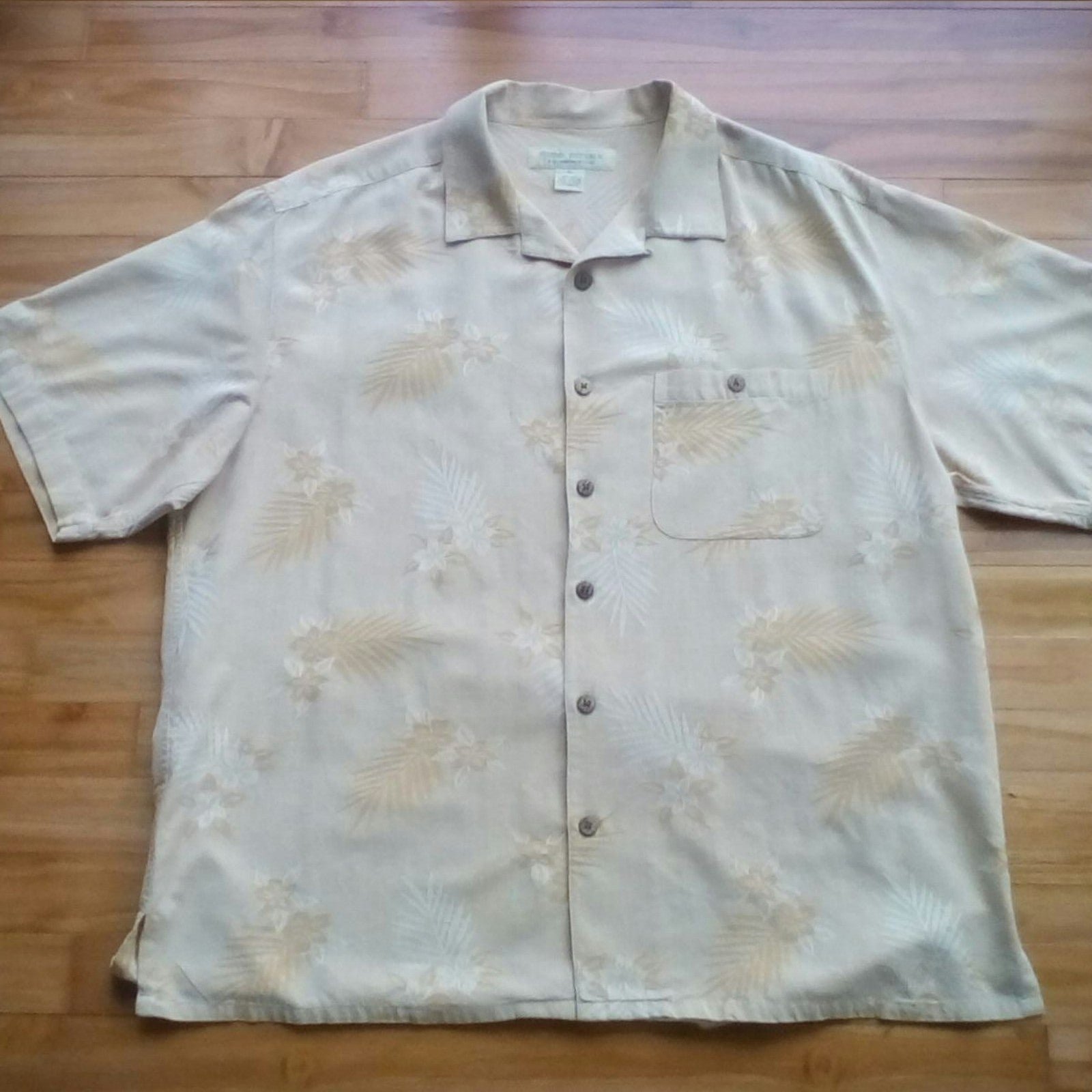 ISLAND REPUBLIC Shirt; EXCELLENT\