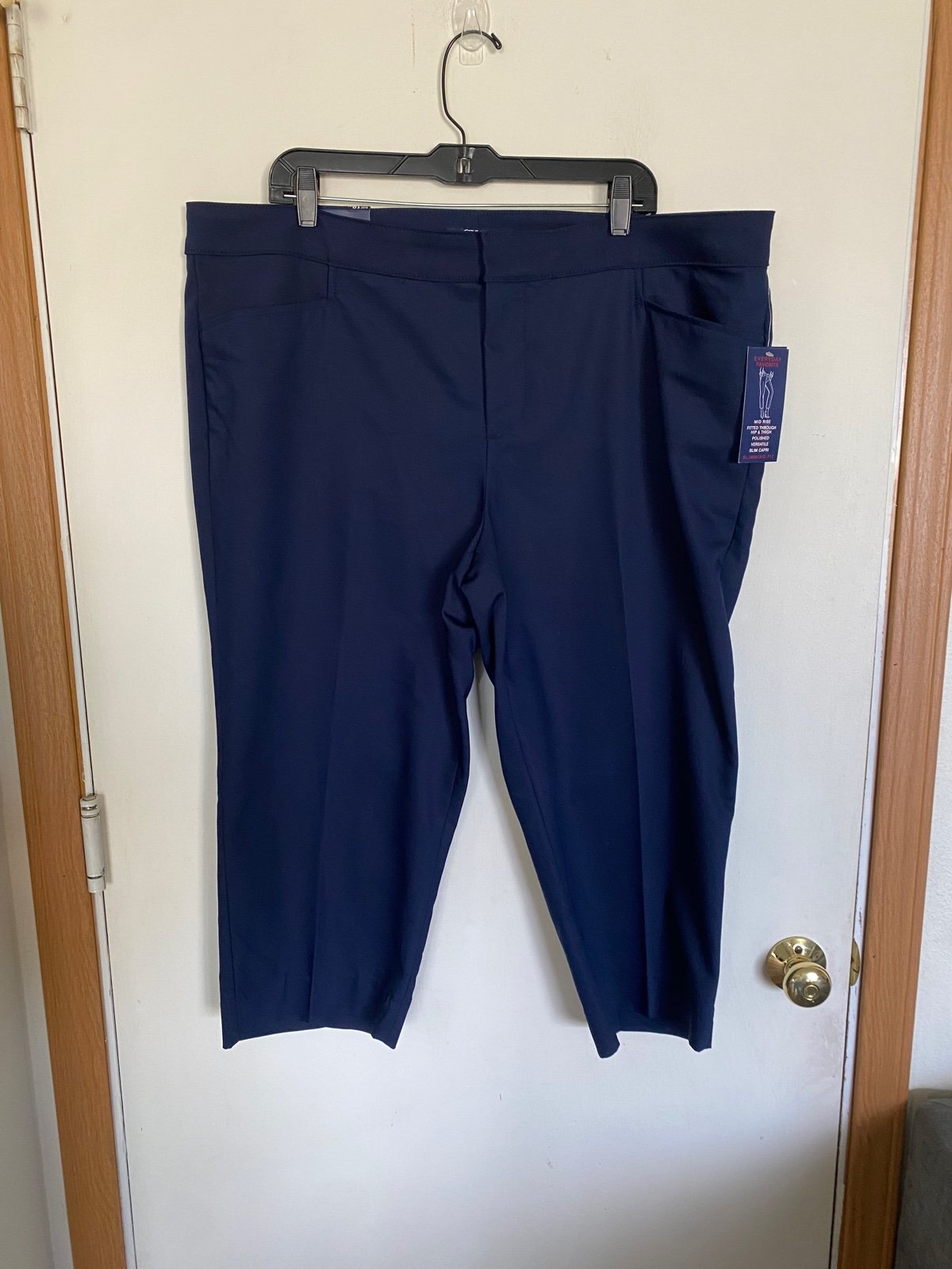 Chaps 18 women’s Capri new with tags navy blue bottoms