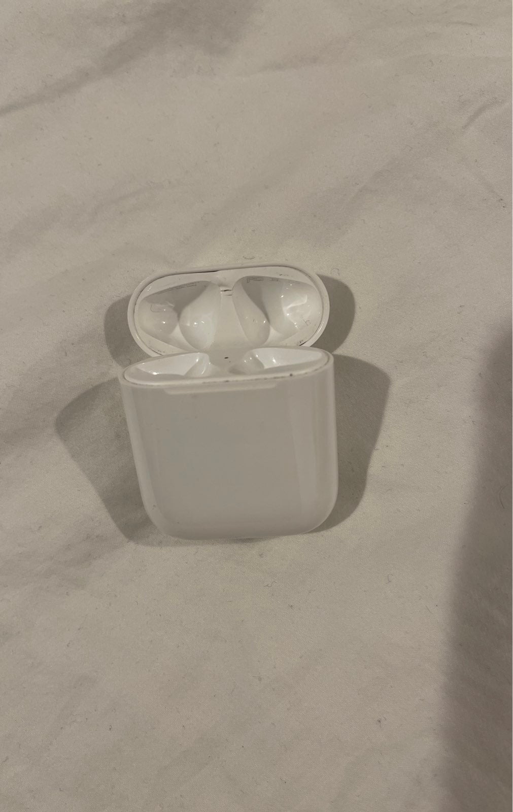 Apple AirPods (1st generation) charging