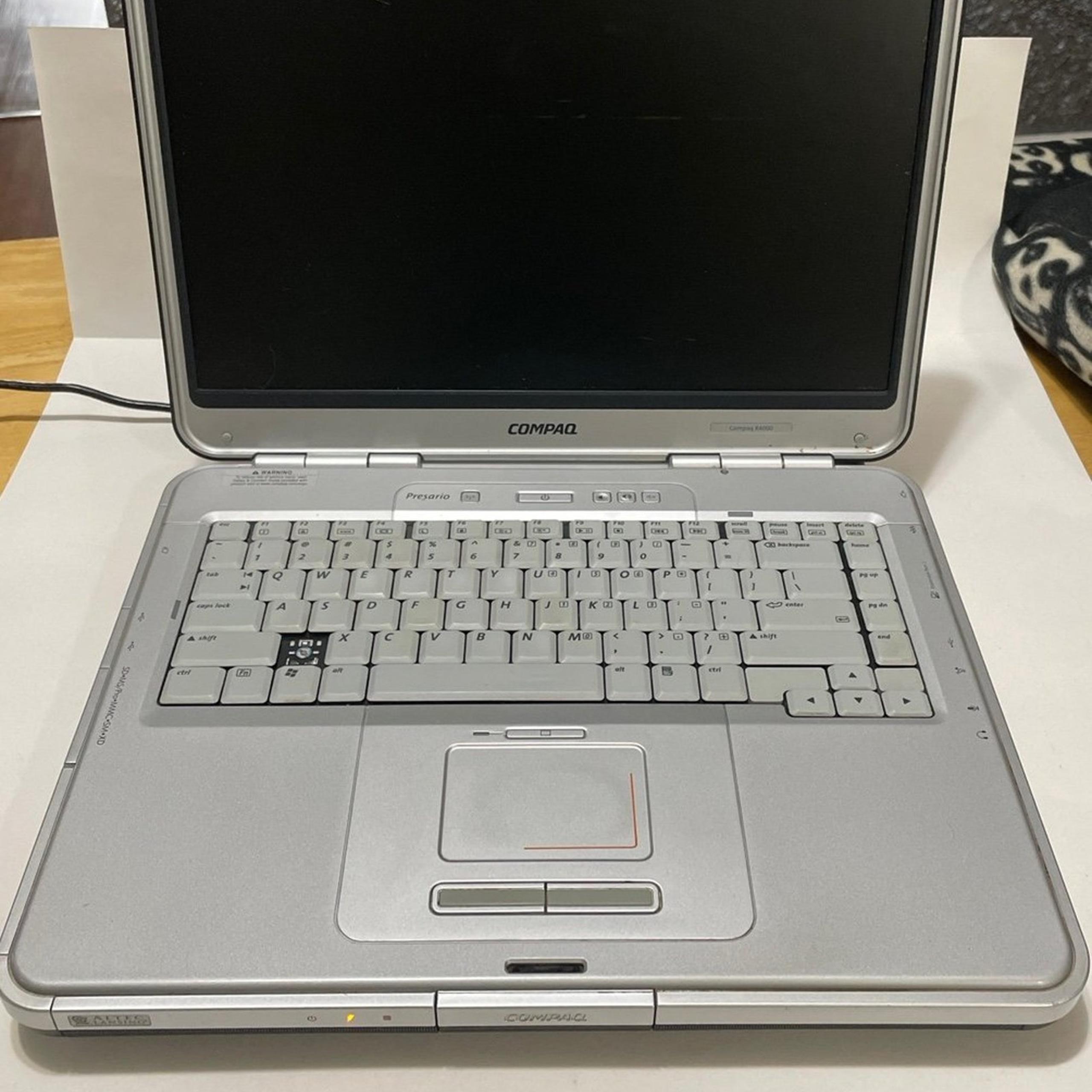 Compaq Presario R4000 Laptop w/Power Cord *Not Working*