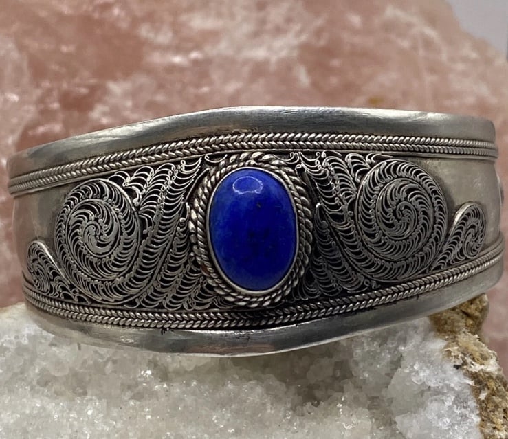 VINTAGE ORIENTAL BALI INDONESIA STERLING SILVER AND LAPIS CUFF BRACELET