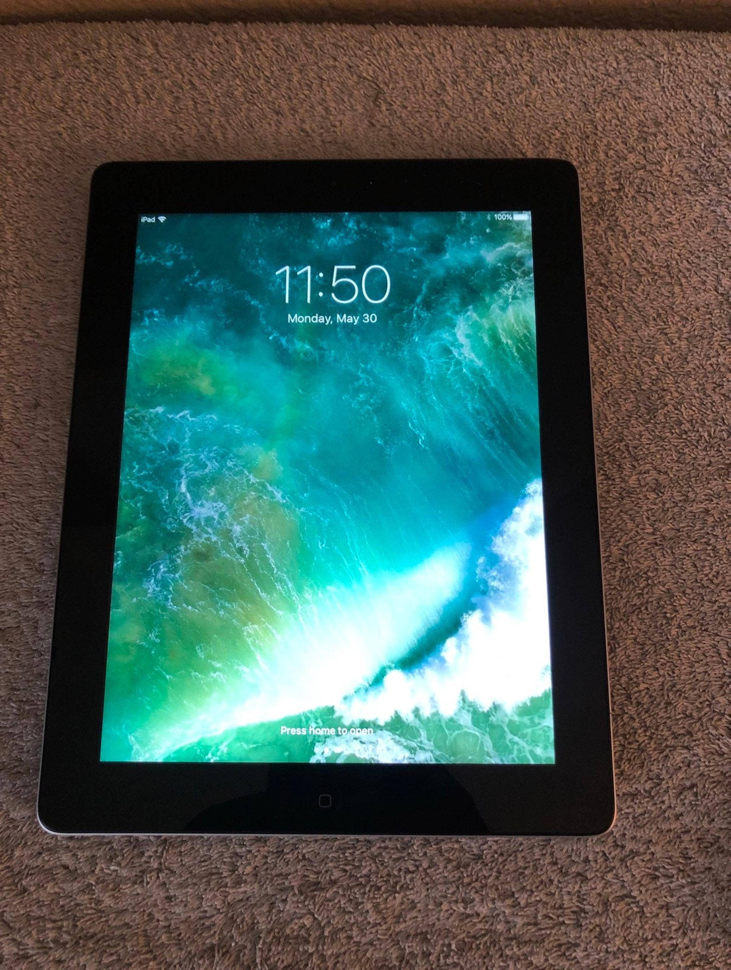 Apple iPad 4 A1458 16GB 9.7" Wi-Fi Black Border On Front Back Sliver