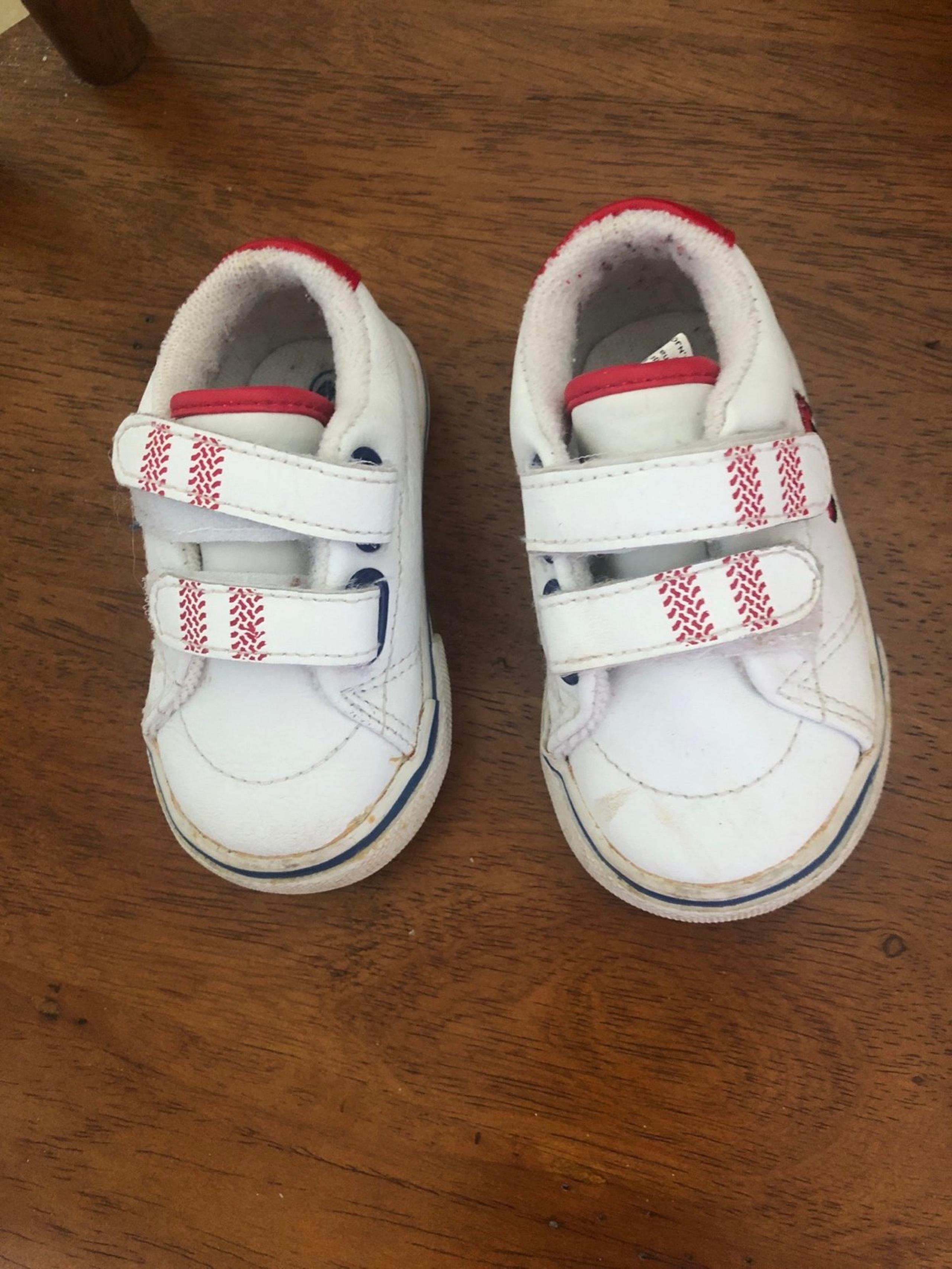 Boys Gerber Baseball  Red & White Shoes Size 4 W