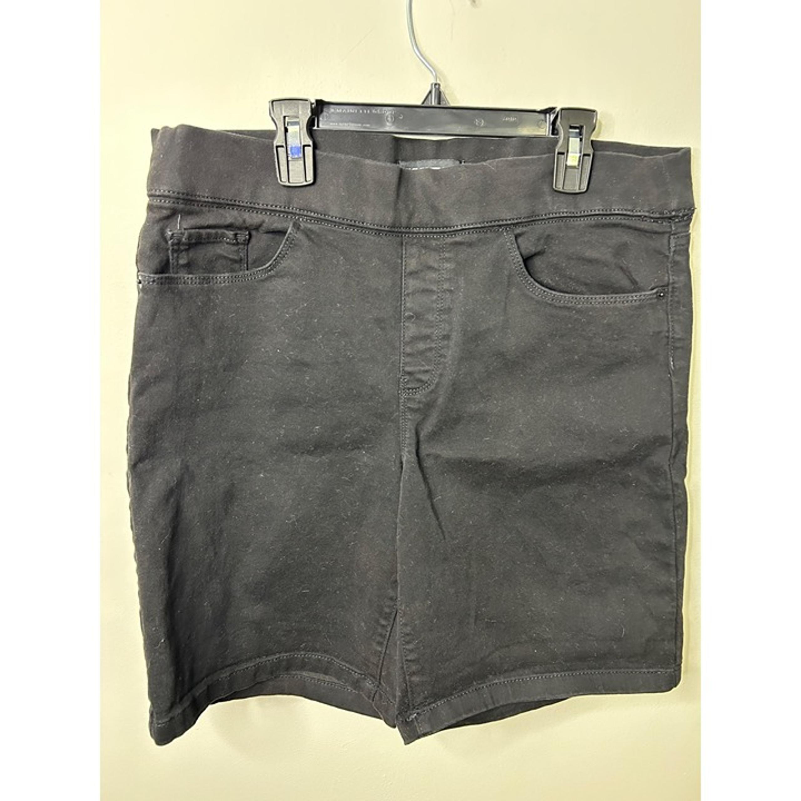 Women’s DKNY black Bermuda shorts elastic waste stretchy shorts size Large