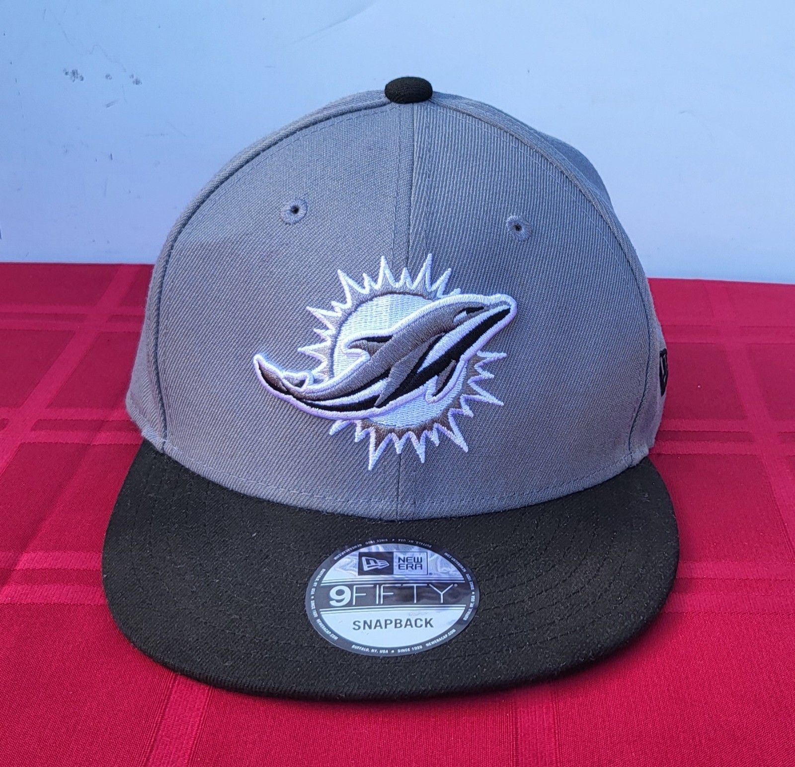 Men's New Era 9Fifty Miami Dolphins Two Tone Snapback Hat (Grey / Black)