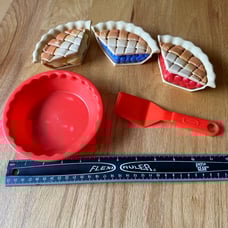 RARE Vintage Fisher Price Fun With Food Pie Surprise Fruit Pie