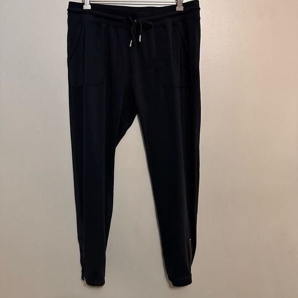 Zyia Black Peak Zipper Jogger size XL