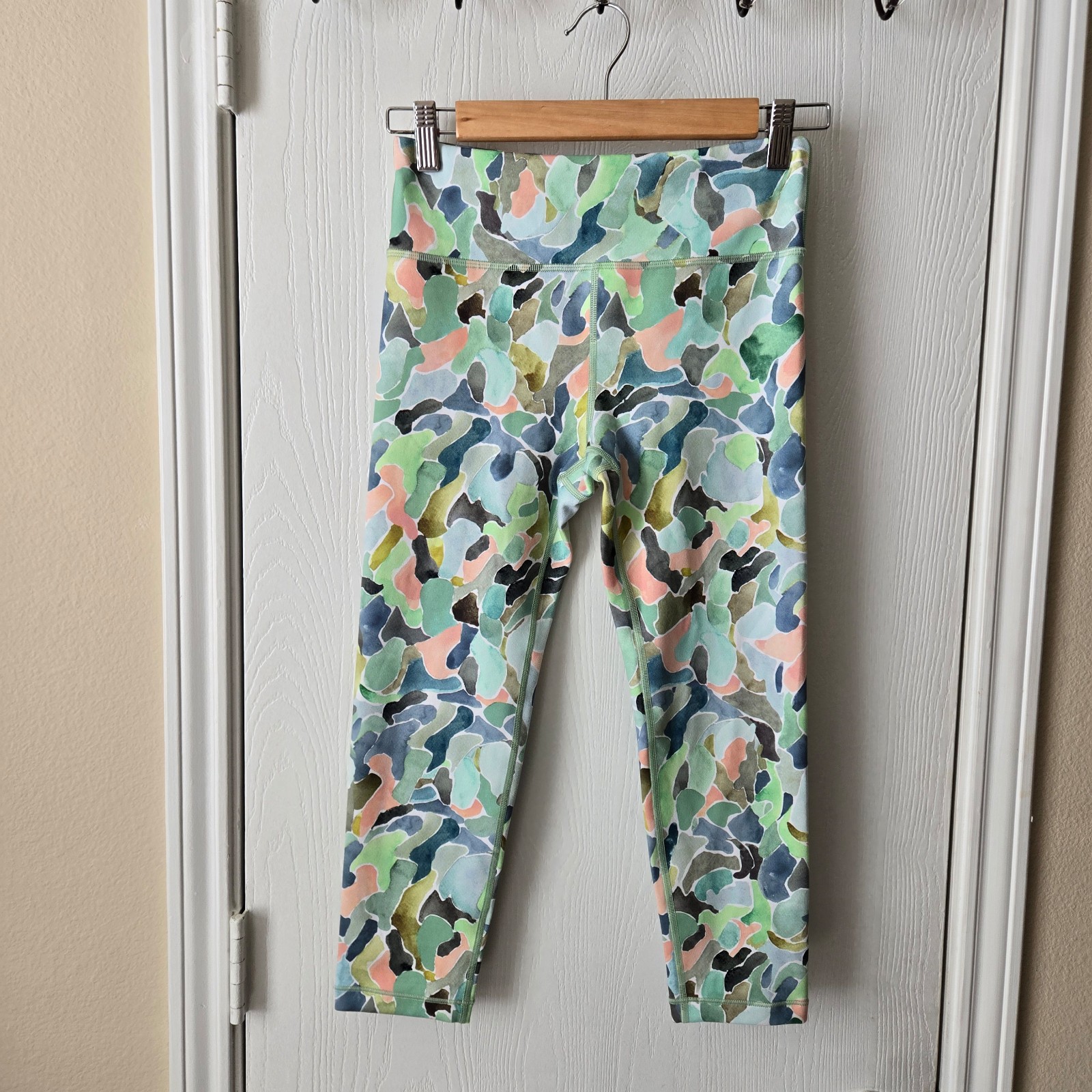 Athleta Girl High Rise chit chat printed capri