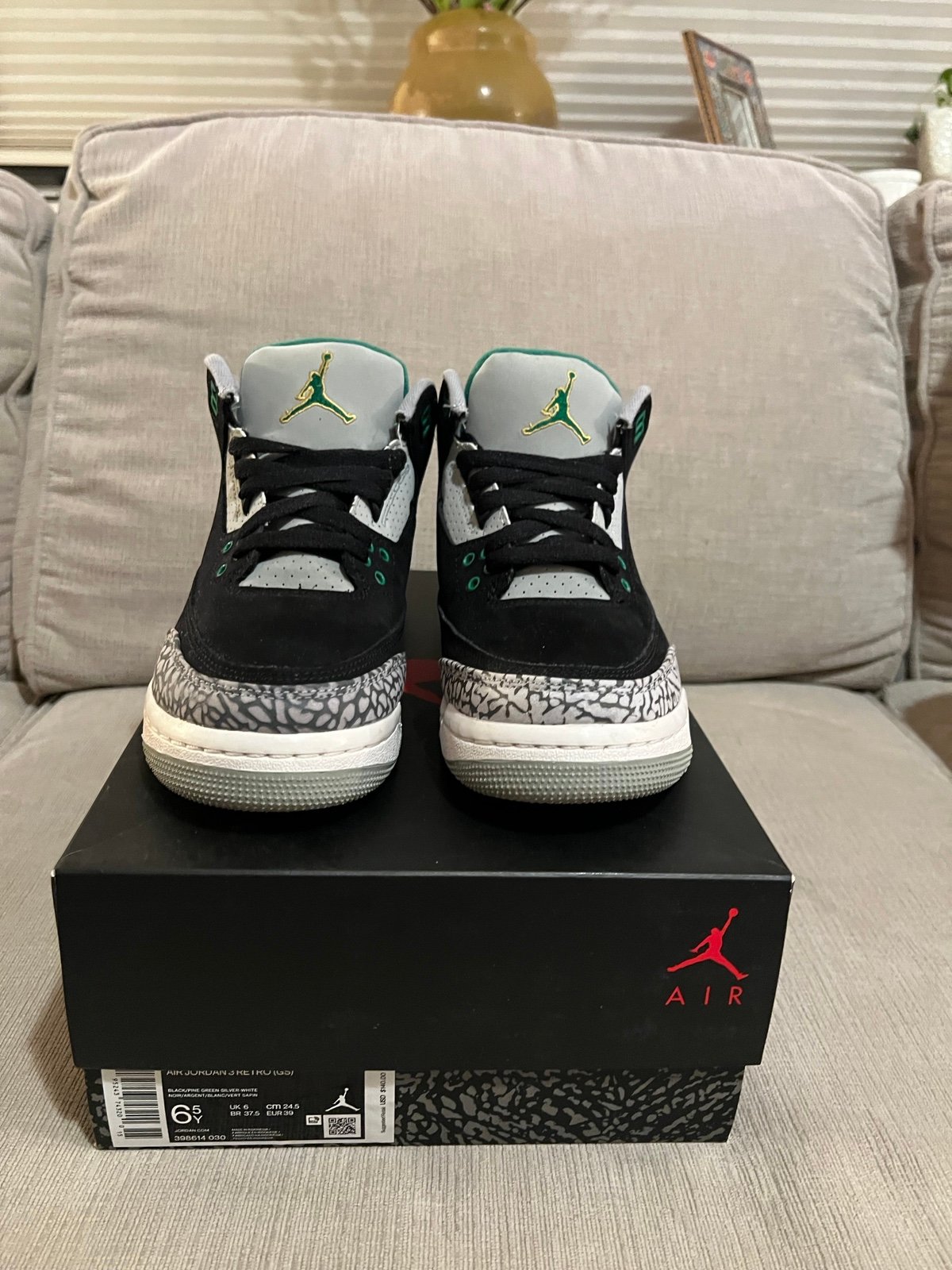 Worn twice Jordan 3 Pine Green size 6.5y